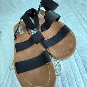Steve Madden Black and Brown Strappy Sandals